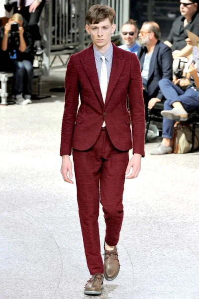 Look 28